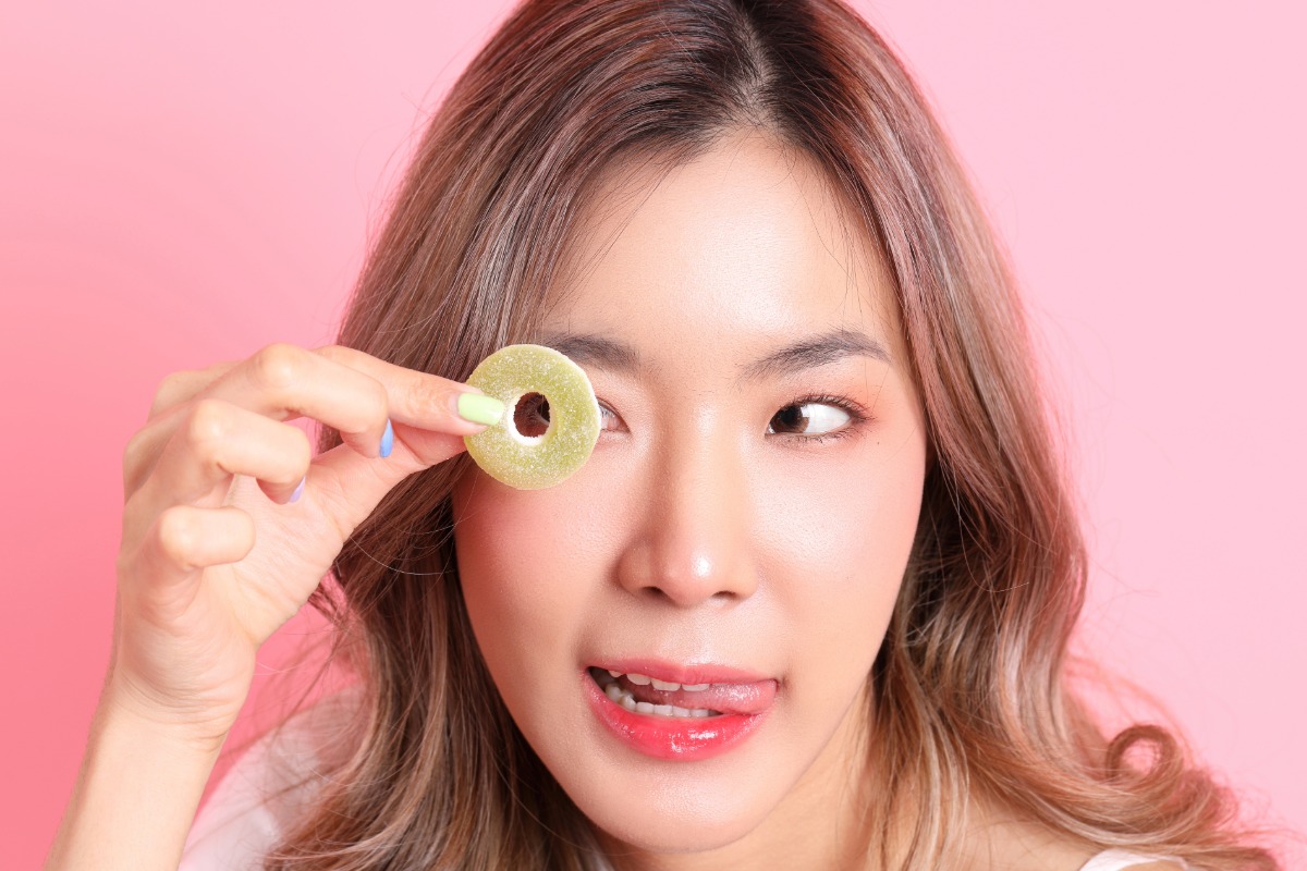 A lady is showing mushroom gummy